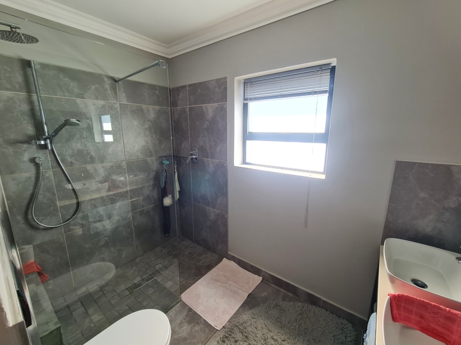 5 Bedroom Property for Sale in Noorsekloof Eastern Cape